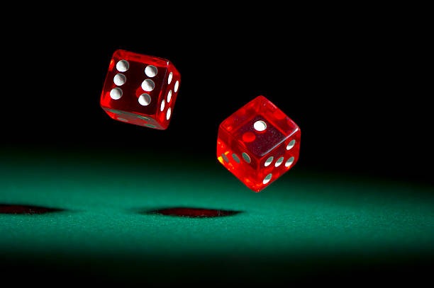 Texas Hold'em poker table interface showing community cards and betting positions